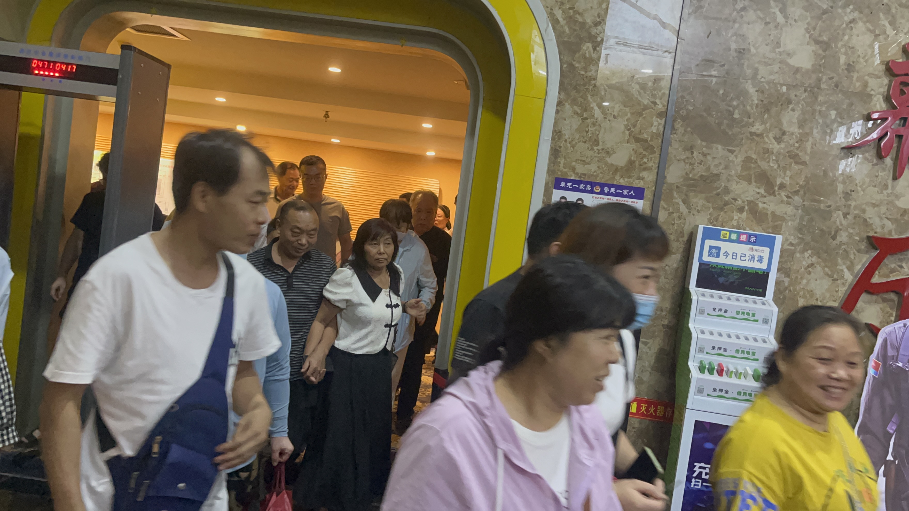 【力威新聞】公司包場(chǎng)看電影，員工和家人齊聚，共同提高反詐意識(shí)